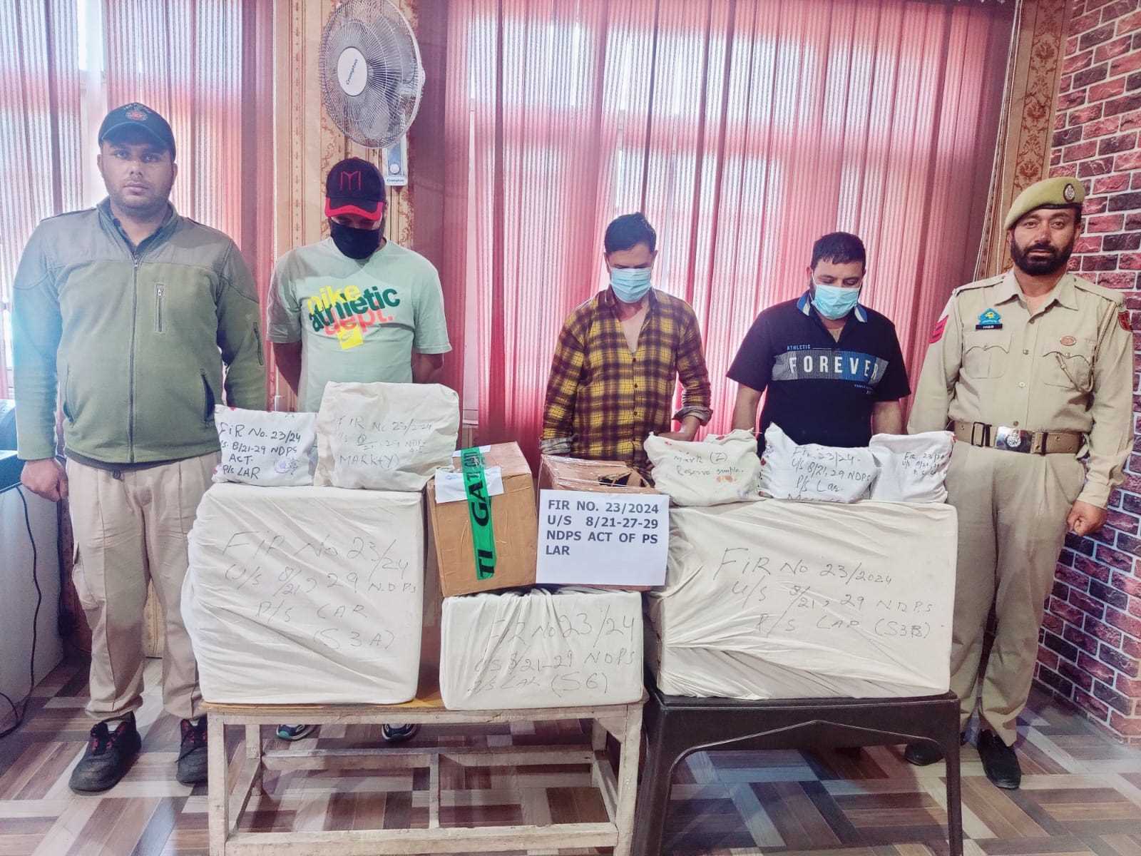 Police Arrests Notorious Inter District Gang Of Drug Peddlers