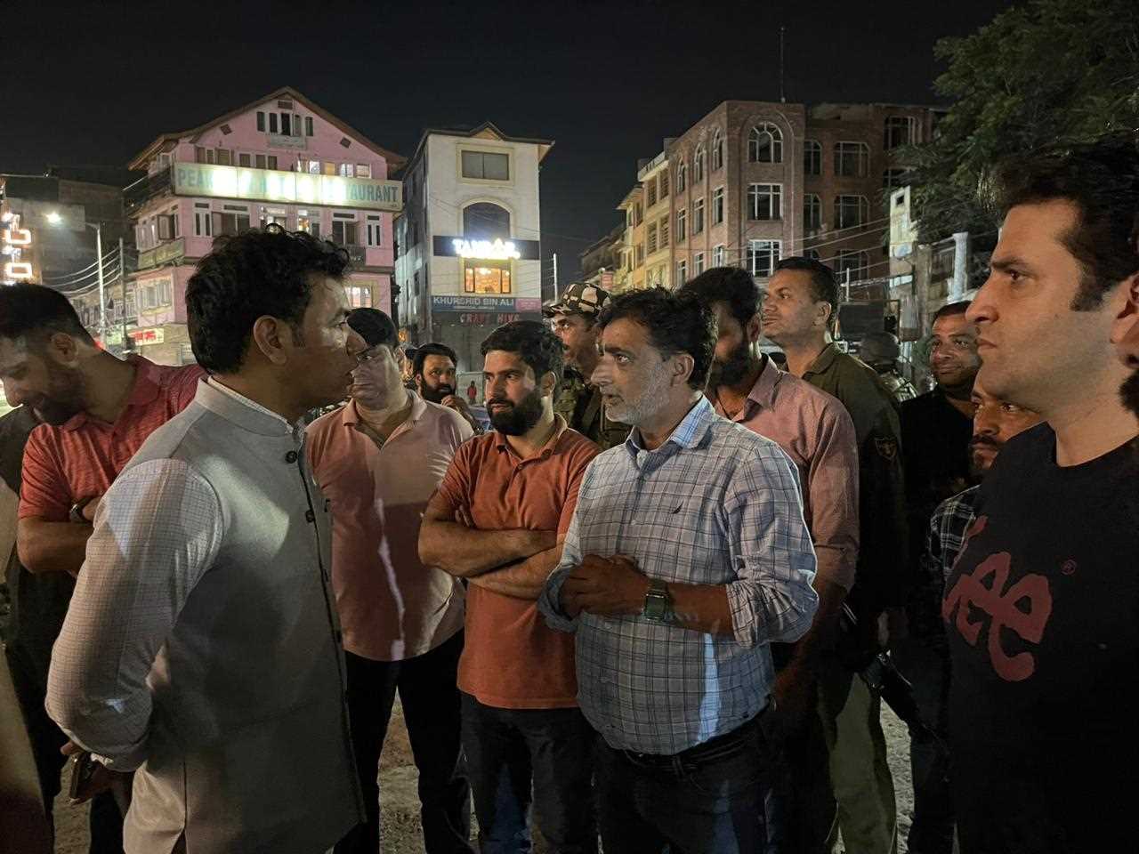 Div Com conducts evening city tour